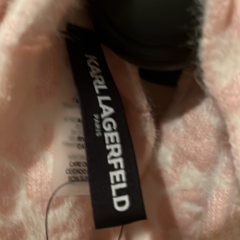 NWT Karl Lagerfeld pink scarf - Picture 4 of 7